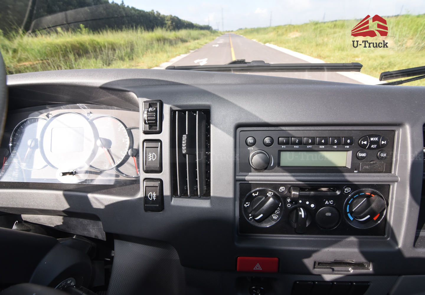 Xe tải JAC N200S Thùng kín 1T9