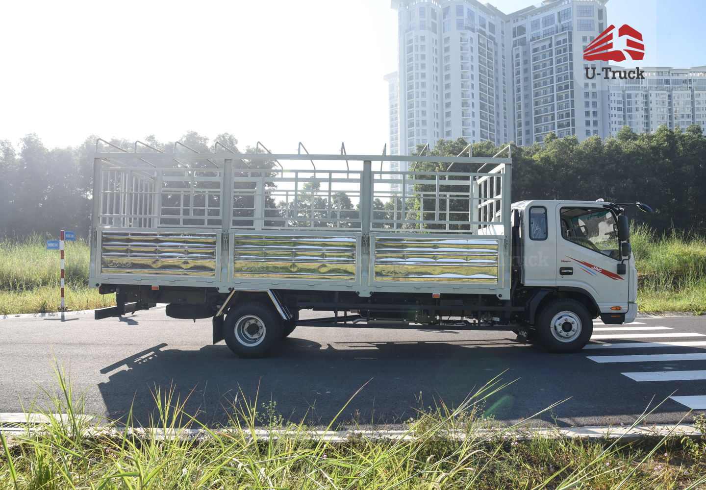 Xe tải JAC N650S Plus Thùng bạt 6T6