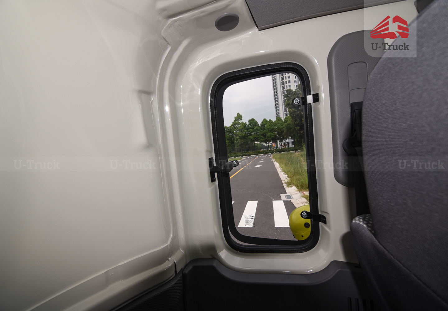 Xe tải JAC N680 Thùng kín 6T4