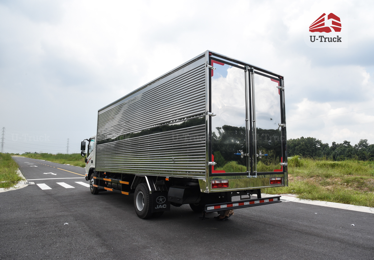 Xe tải JAC N680 Thùng kín 6T4