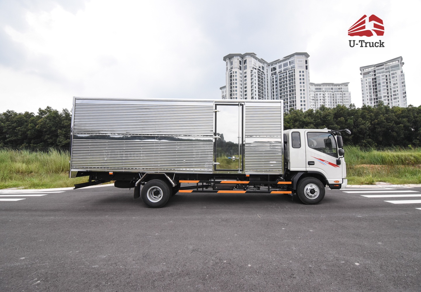 Xe tải JAC N680 Thùng kín 6T4