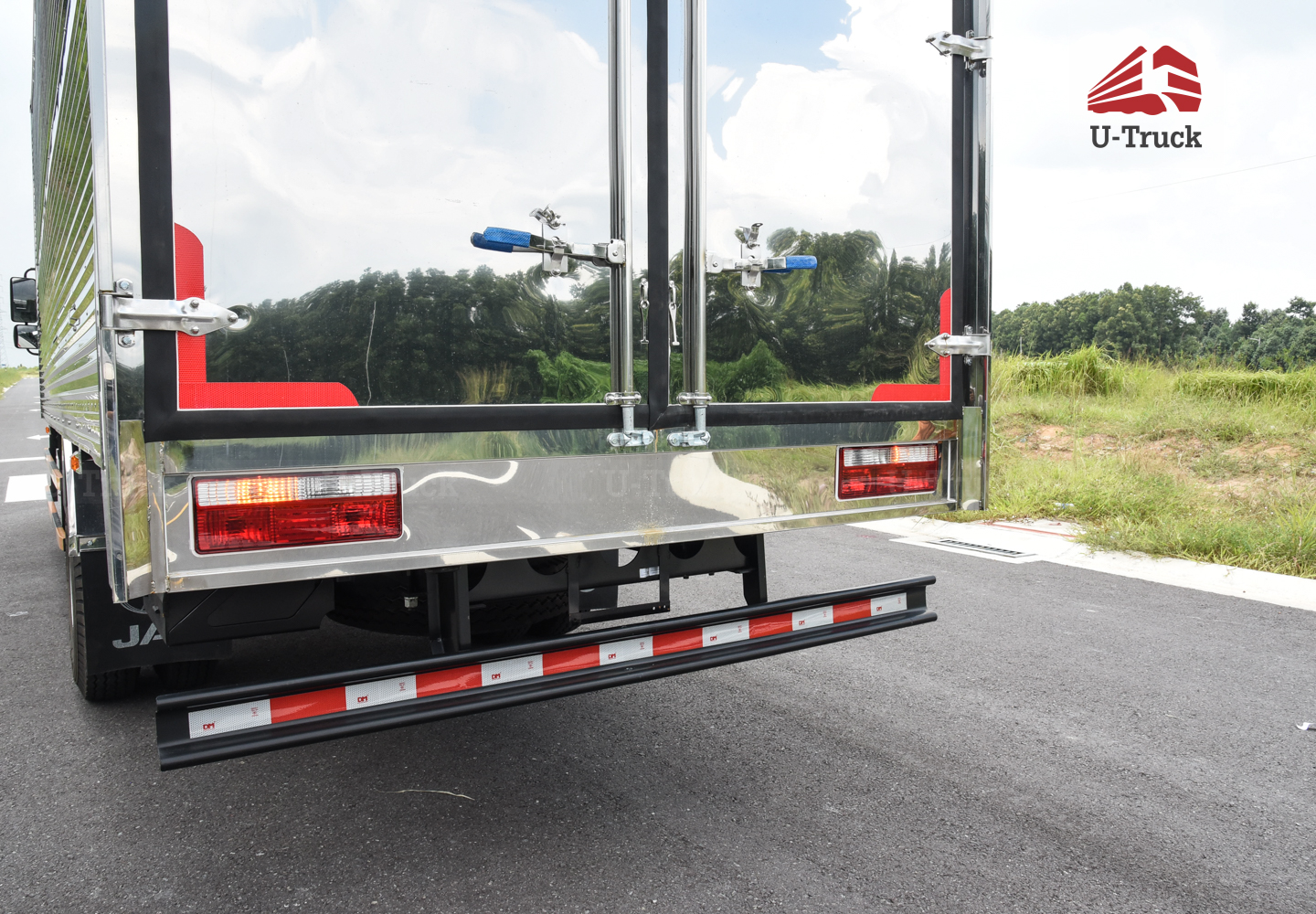 Xe tải JAC N680 Thùng kín 6T4