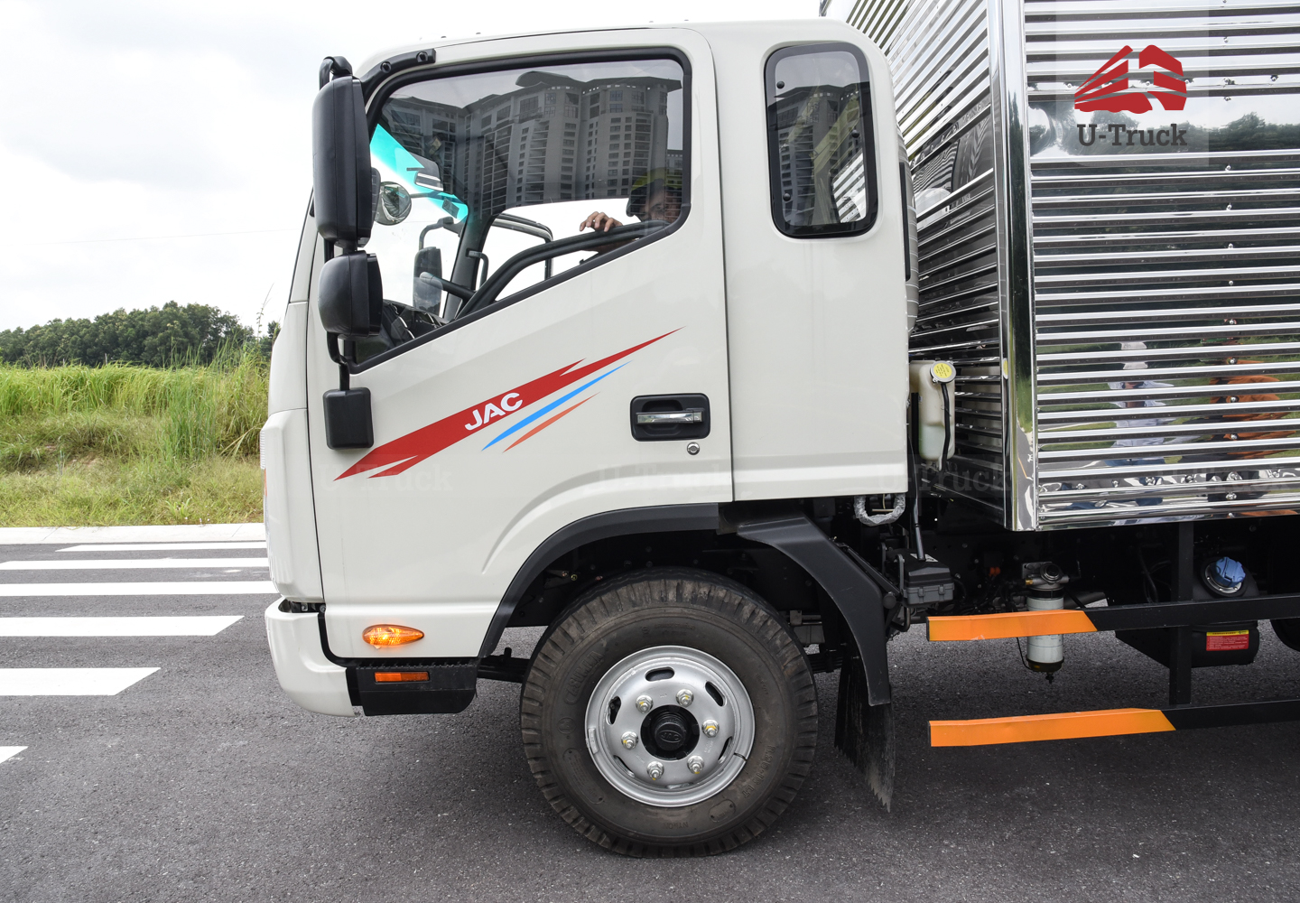 Xe tải JAC N680 Thùng kín 6T4