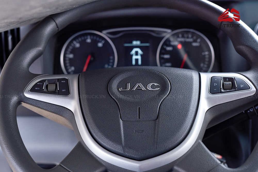 Xe tải JAC N800 PLUS E5 thùng kín