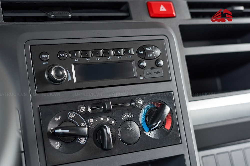 Xe tải JAC N800 PLUS E5 thùng kín