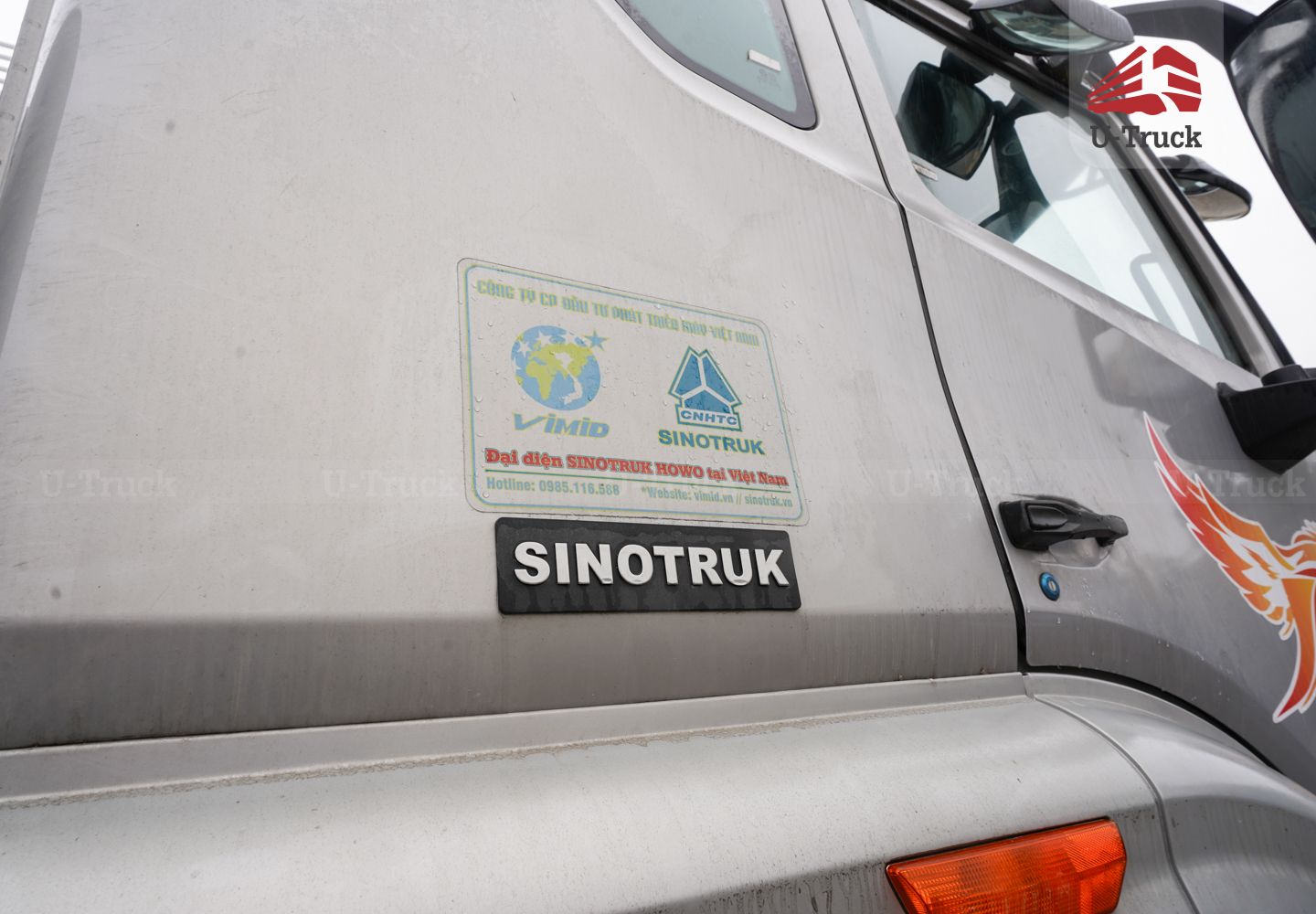 Xe xi téc HOWO NX 8×4 chở thức ăn chăn nuôi 26M3