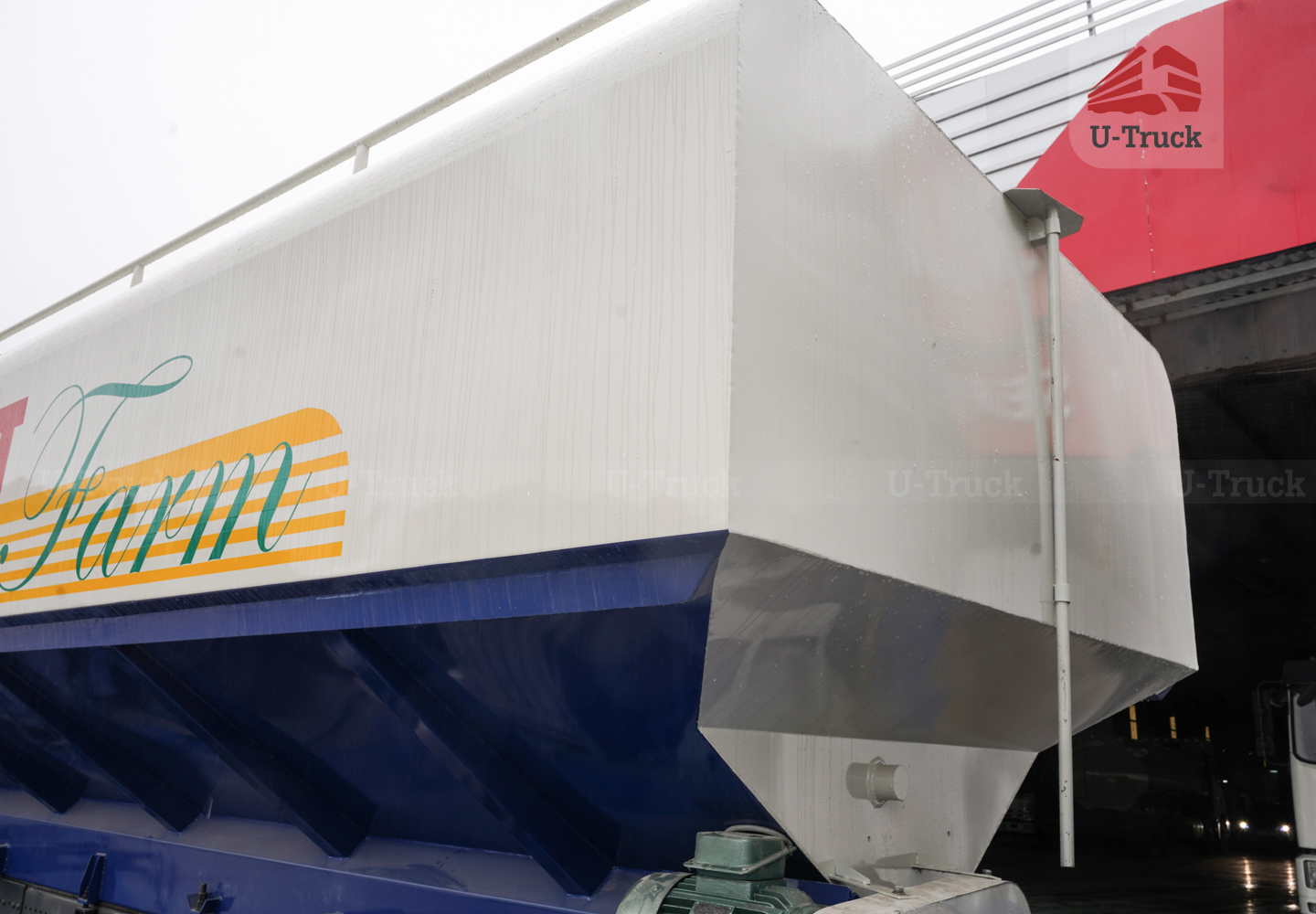 Xe xi téc HOWO NX 8×4 chở thức ăn chăn nuôi 26M3