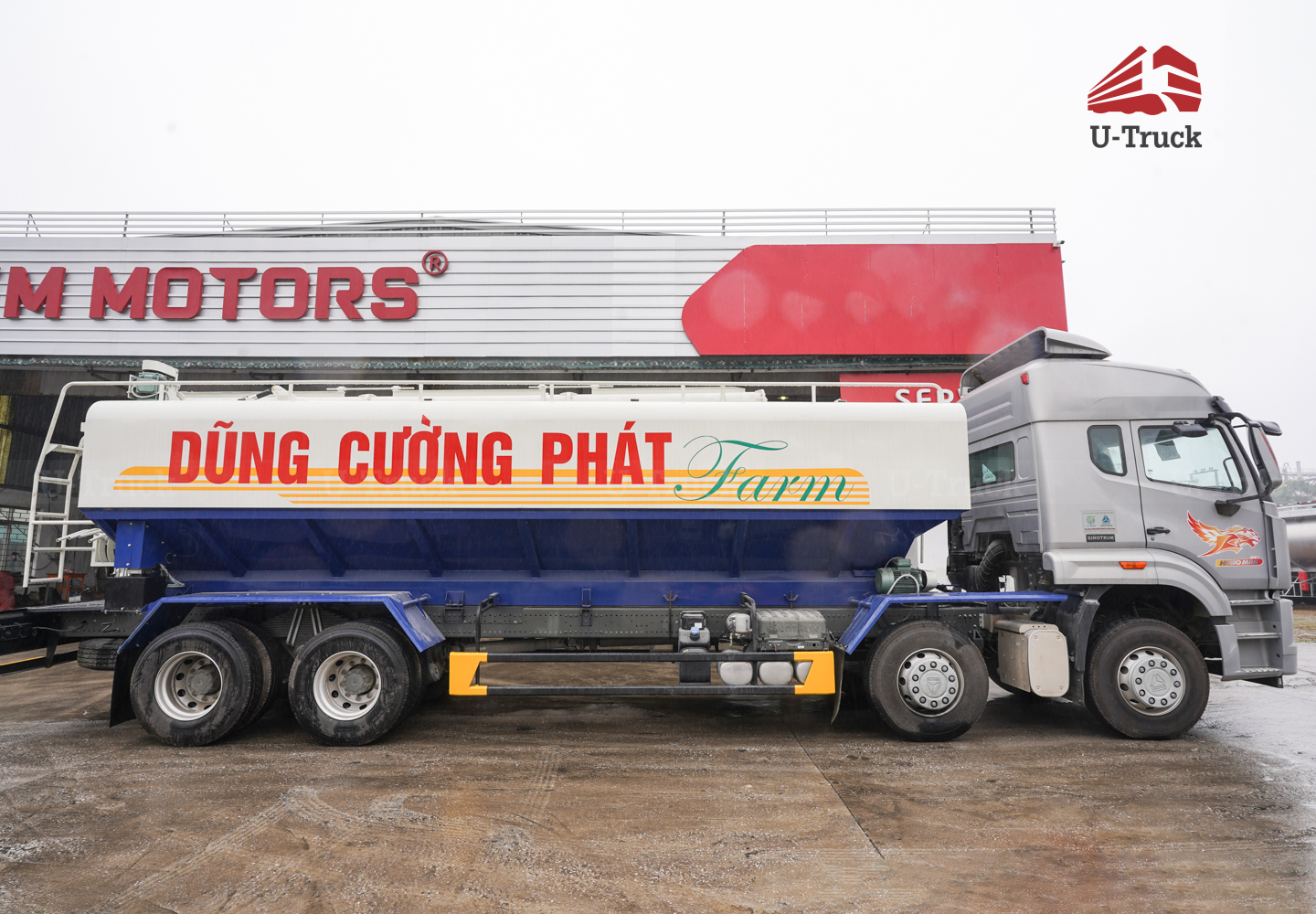 Xe xi téc HOWO NX 8×4 chở thức ăn chăn nuôi 26M3