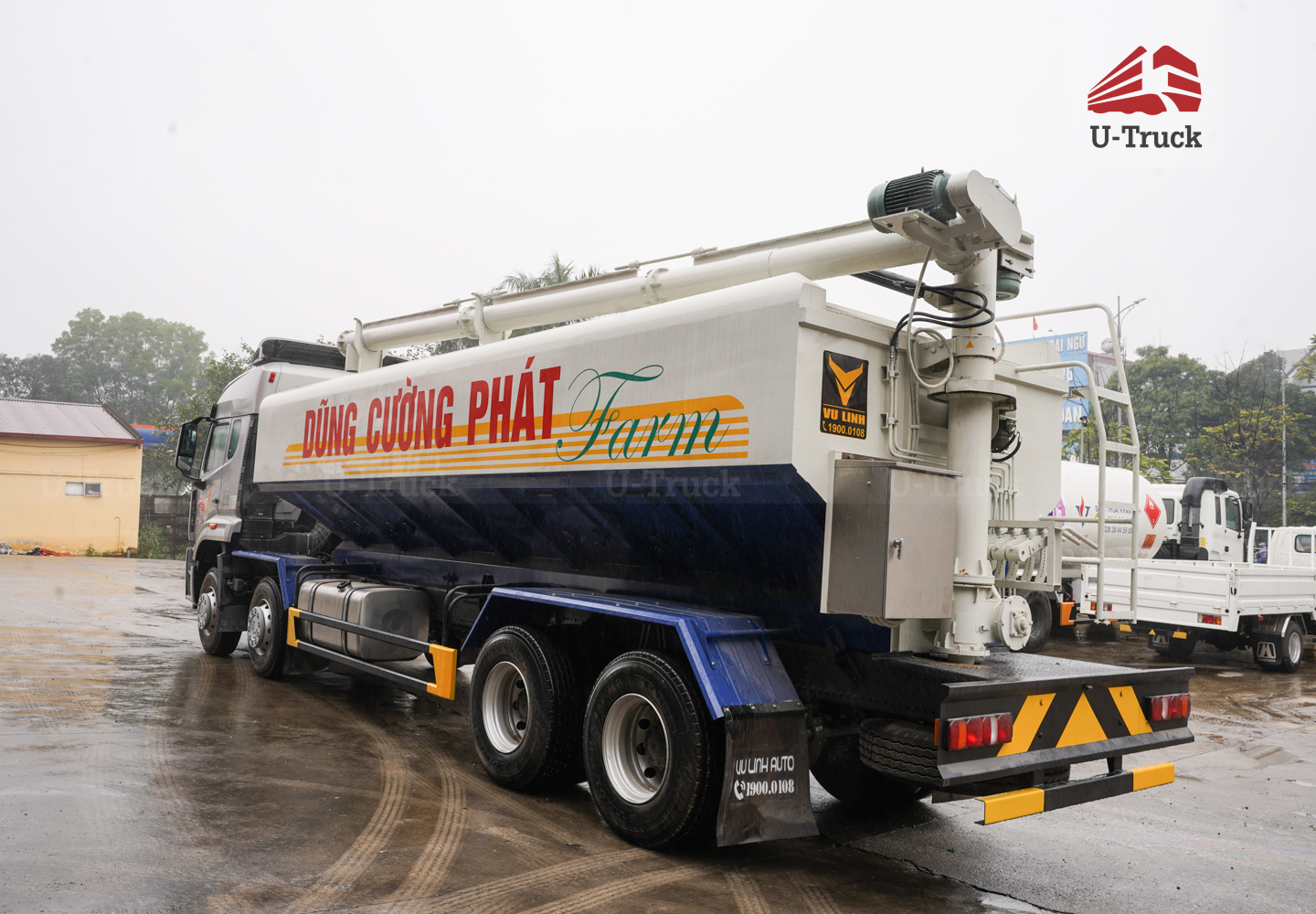 Xe xi téc HOWO NX 8×4 chở thức ăn chăn nuôi 26M3