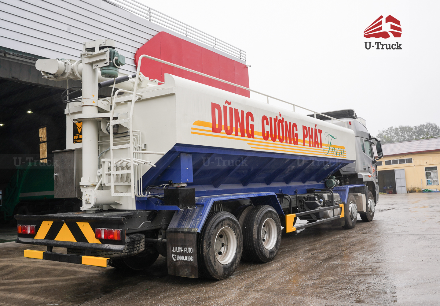 Xe xi téc HOWO NX 8×4 chở thức ăn chăn nuôi 26M3