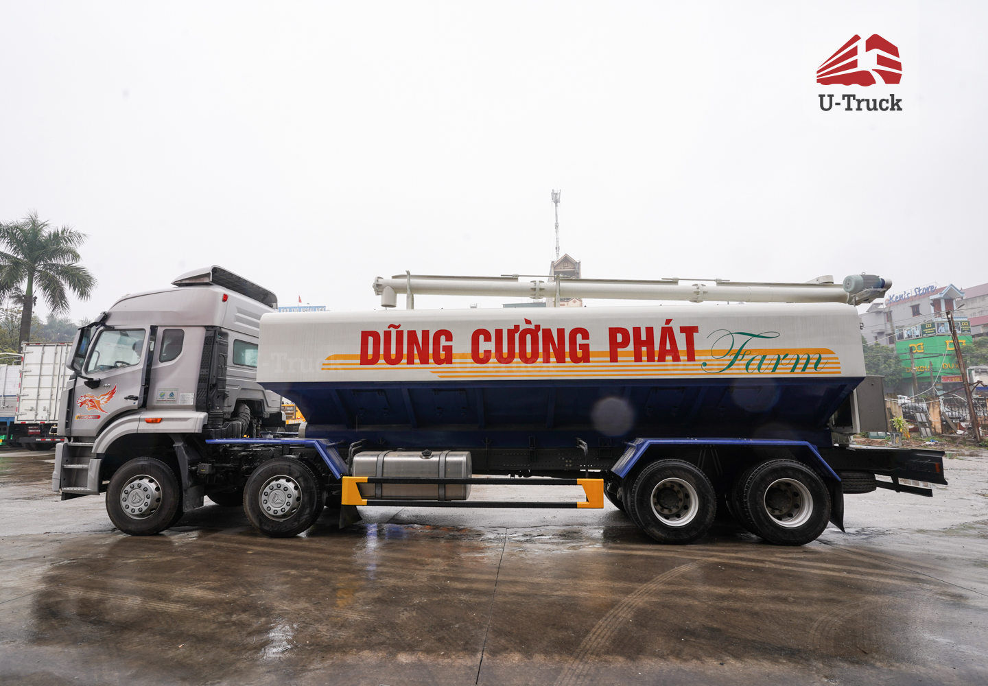 Xe xi téc HOWO NX 8×4 chở thức ăn chăn nuôi 26M3