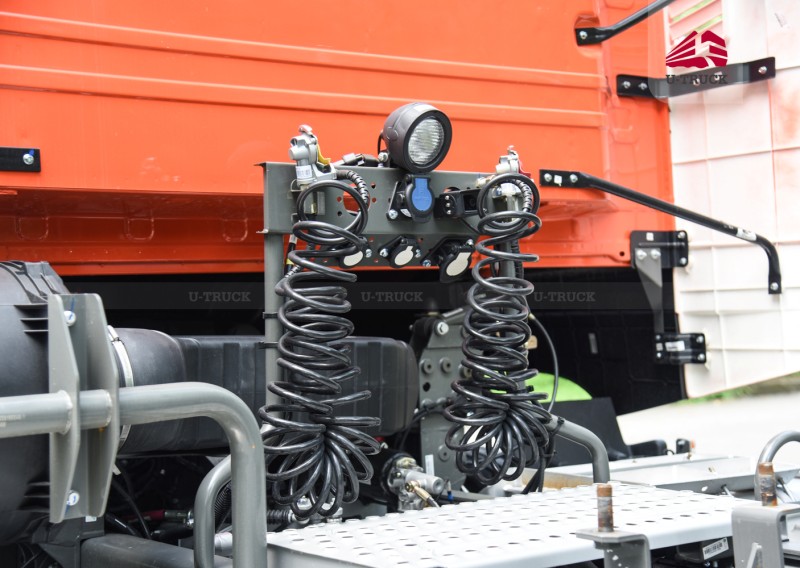 Xe đầu kéo HOWO V7X 440 cầu dầu