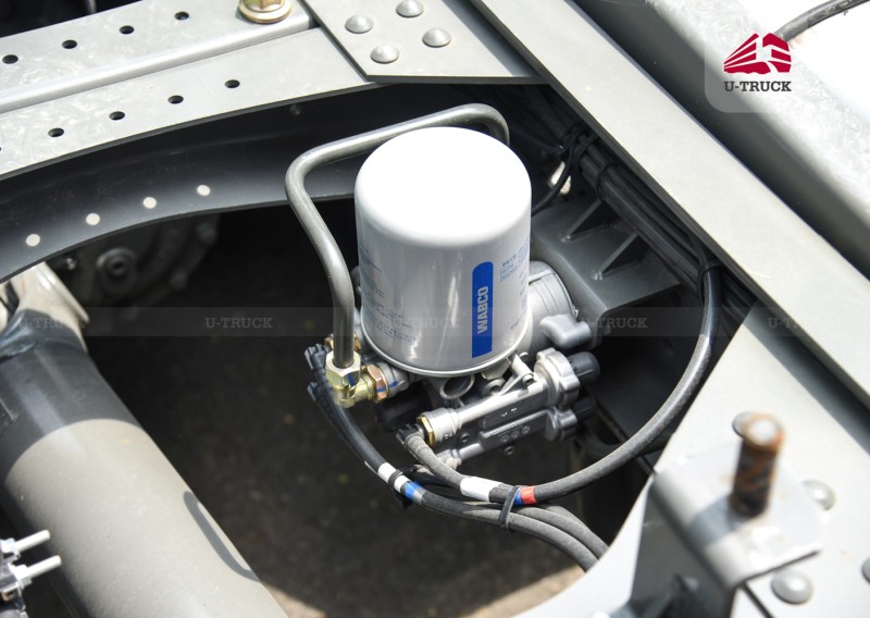 Xe đầu kéo HOWO V7X 440 cầu dầu