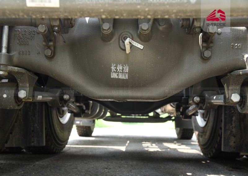 Xe đầu kéo HOWO V7X 440 cầu dầu