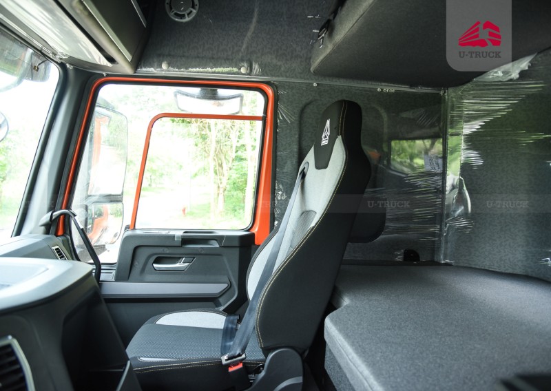 Xe đầu kéo HOWO V7X 440 cầu dầu