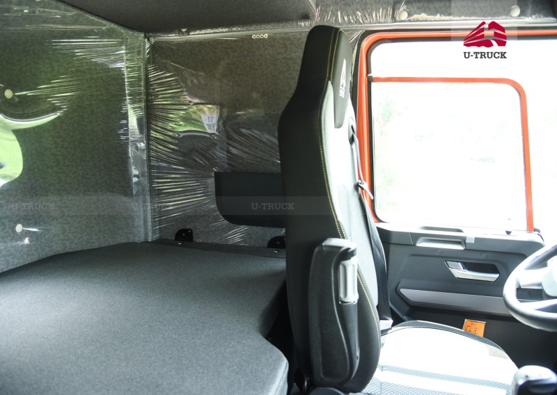 Xe đầu kéo HOWO V7X 440 cầu dầu