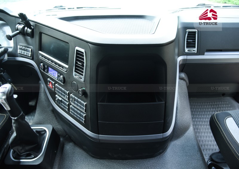 Xe đầu kéo HOWO V7X 440 cầu dầu