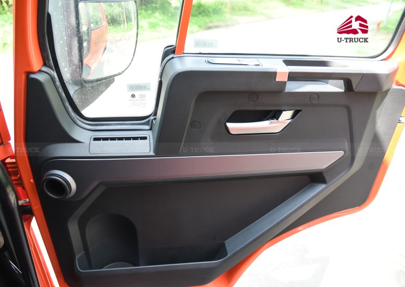 Xe đầu kéo HOWO V7X 440 cầu dầu