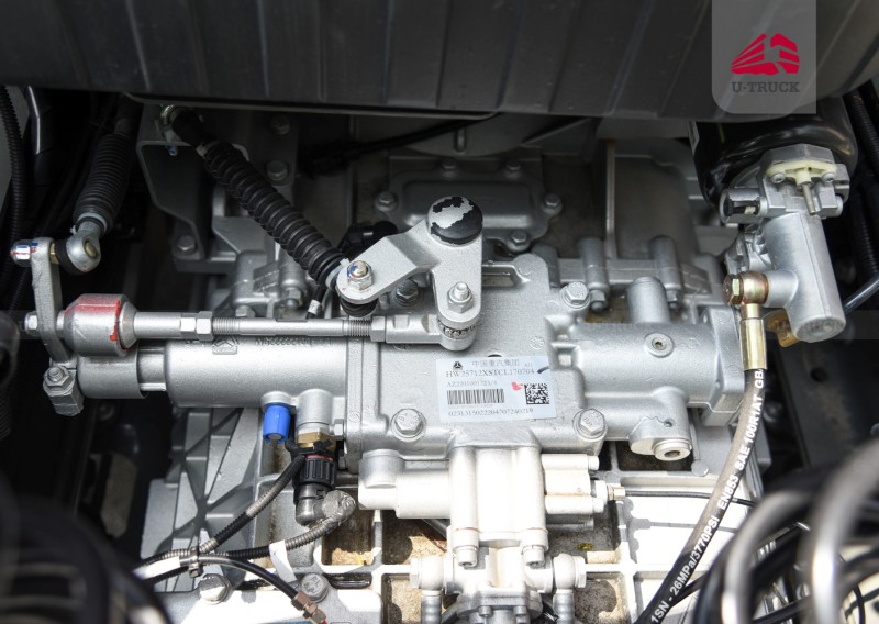 Xe đầu kéo HOWO V7X 440 cầu dầu