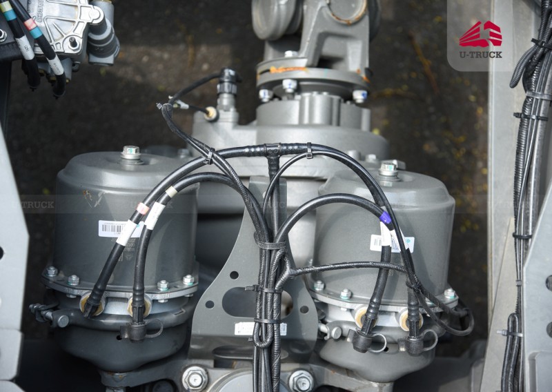 Xe đầu kéo HOWO V7X 440 cầu dầu