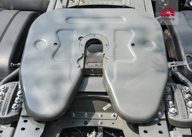 Xe đầu kéo HOWO V7X 440 cầu dầu