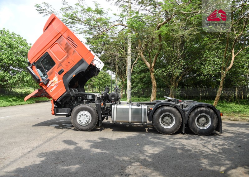 Xe đầu kéo HOWO V7X 440 cầu dầu