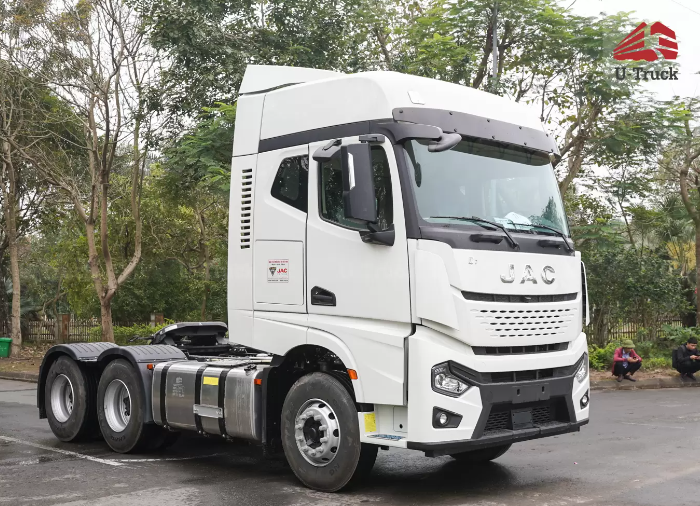 Xe đầu kéo bao nhiêu bánh? Khác xe Container ở điểm nào?