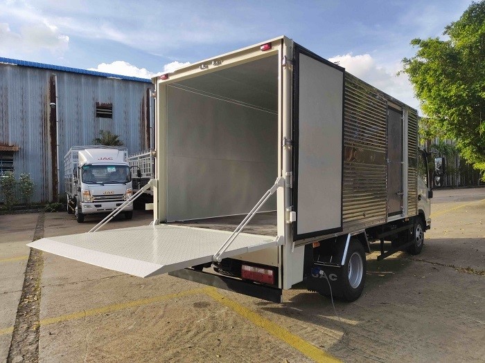 Xe tải có bửng nâng là gì? Có thể tự chế bửng nâng xe tải không?