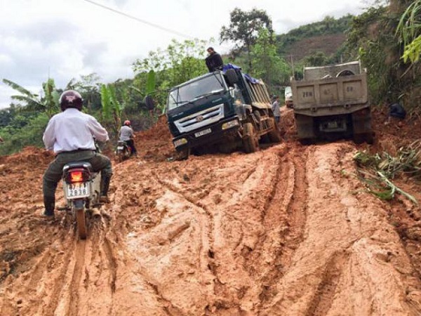 Xe tải bị lún – Nguyên nhân, cách xử lý và phòng tránh hiệu quả