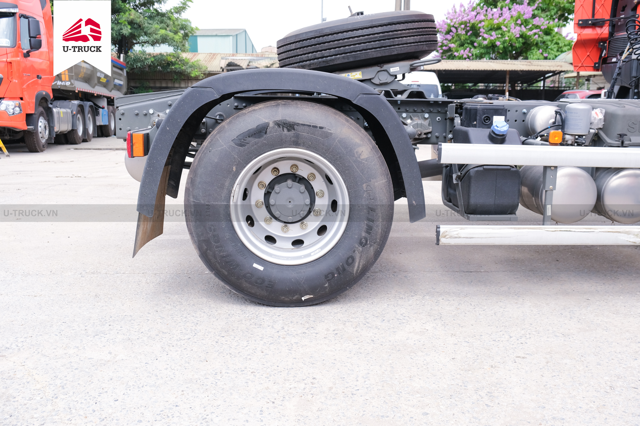 Xe đầu kéo HOWO NX 280 cầu láp