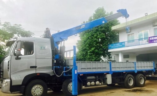 vận hành xe cẩu 5 tấn