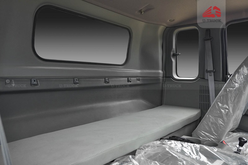 Cabin rộng rãi với giường đệm cho tài xế nghỉ ngơi