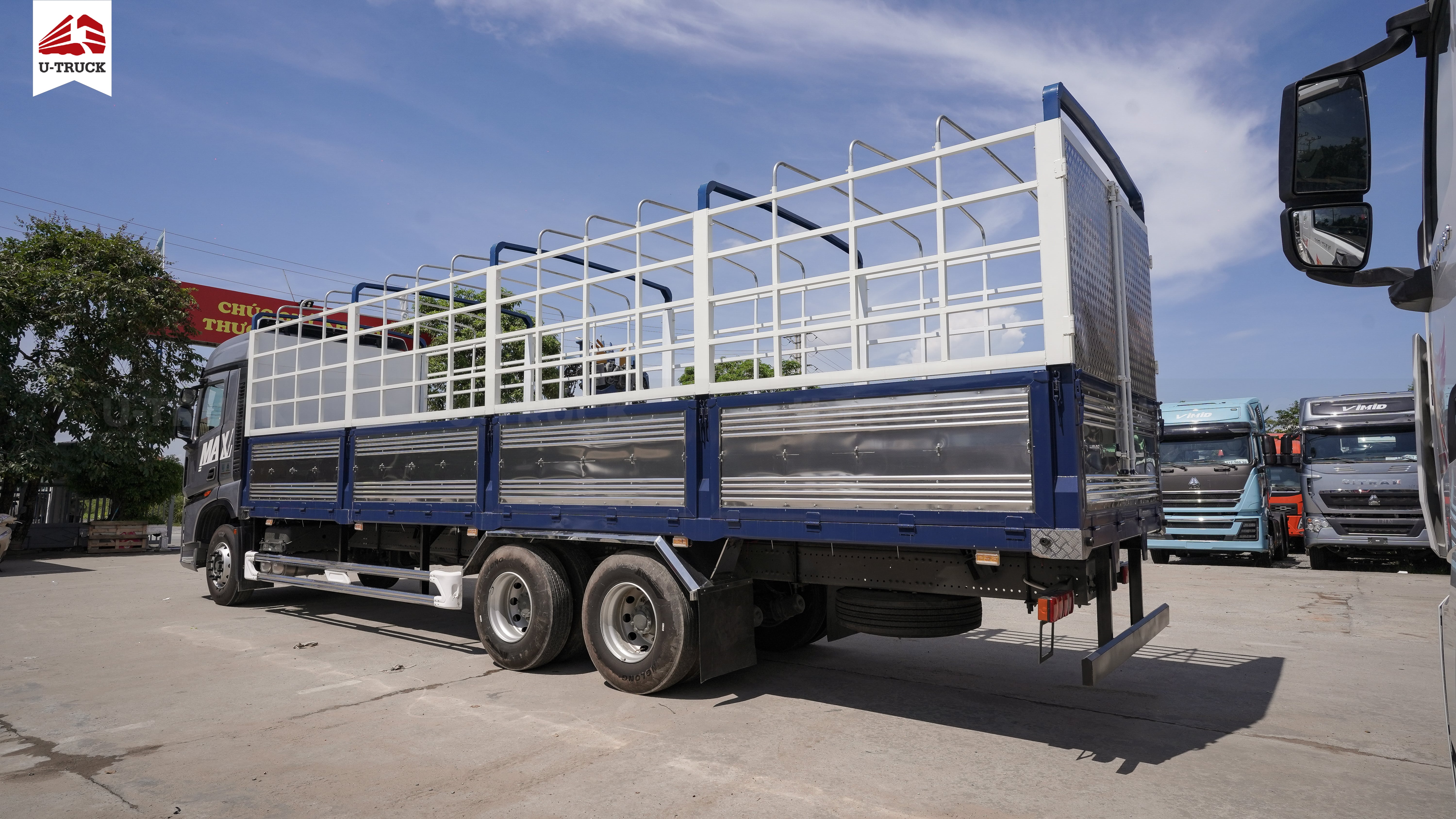 Thùng hàng xe howo max 280 6x2 khung mui