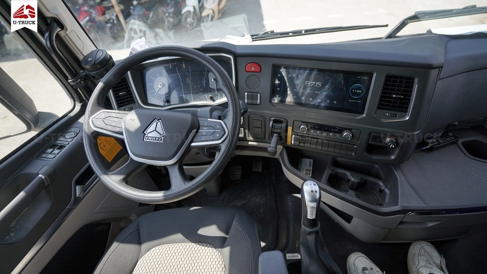 Ngoại thất xe howo max 280 6x2 khung mui