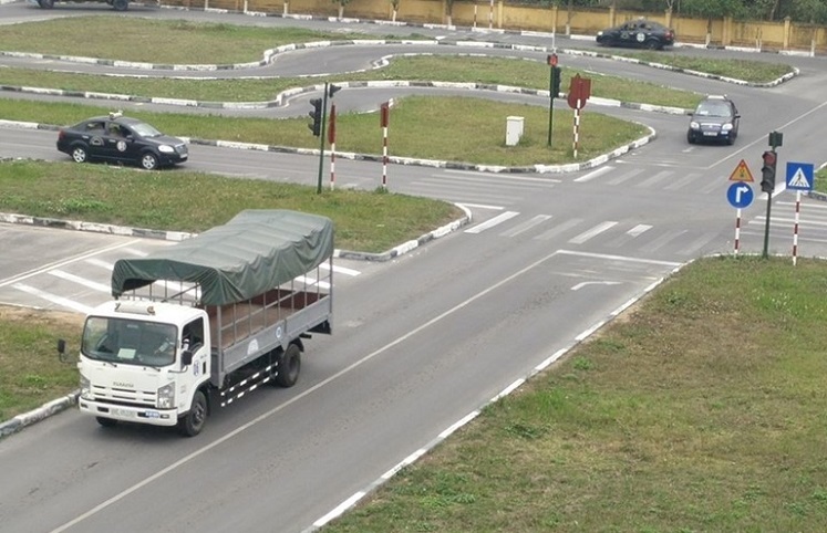 Điều kiện đủ để có thể lái xe Howo