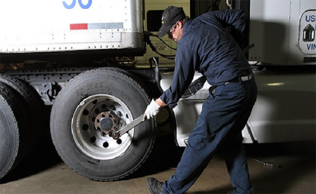 Kiểm tra lốp là một bước quan trọng trong bảo dưỡng