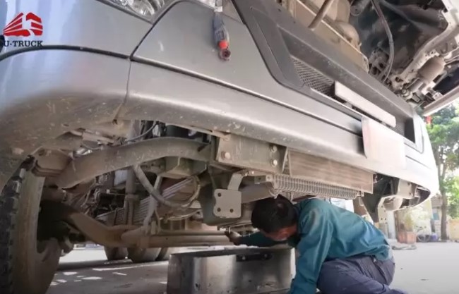 Kiểm tra lốp là một bước quan trọng trong bảo dưỡng