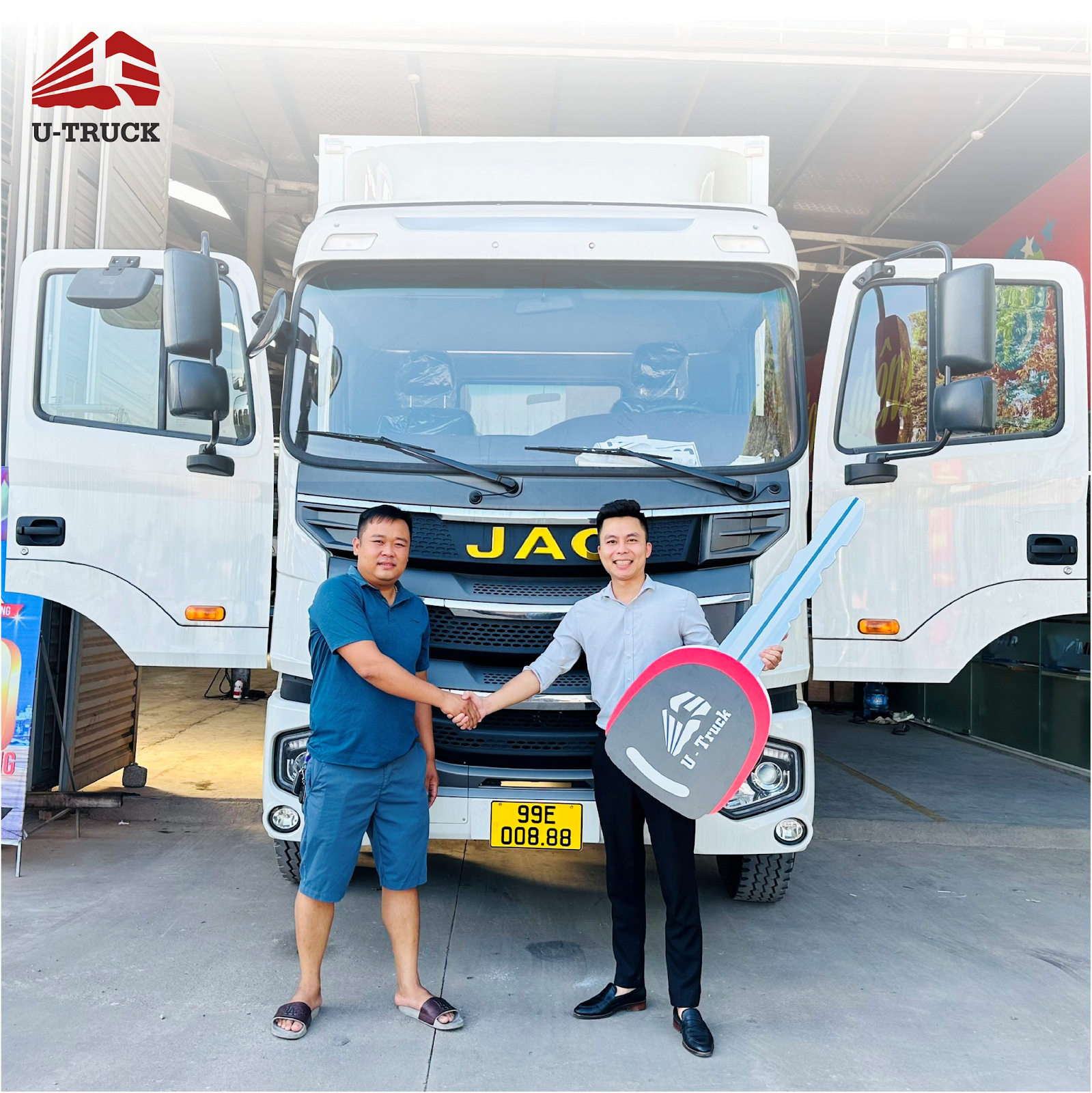 Một số hình ảnh khách hàng mua xe, nhận ưu đãi từ U-TRUCK