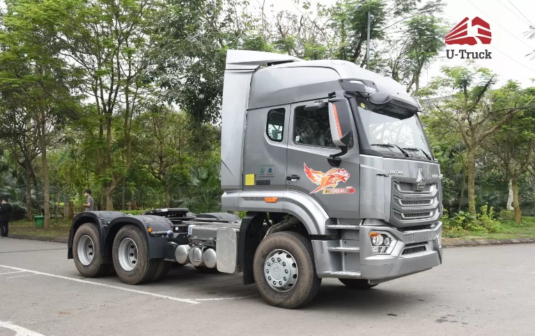 Hình ảnh xe đầu kéo Howo 3 chân