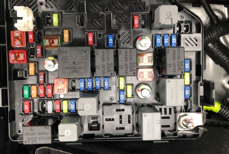 Vị trí bảng cầu chì xe tải