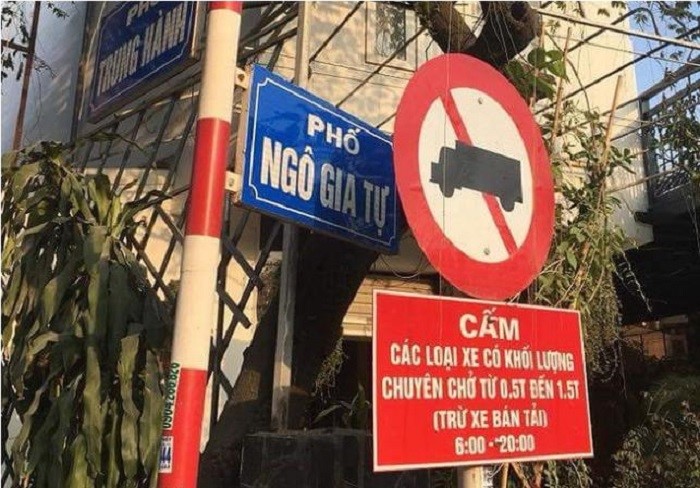 Biển cấm xe tải P.106a