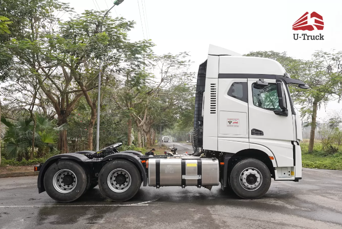 Xe đầu kéo có 3 cặp 6 bánh