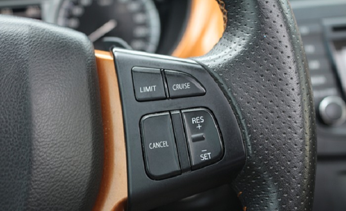 Cruise control trang bị trên xe