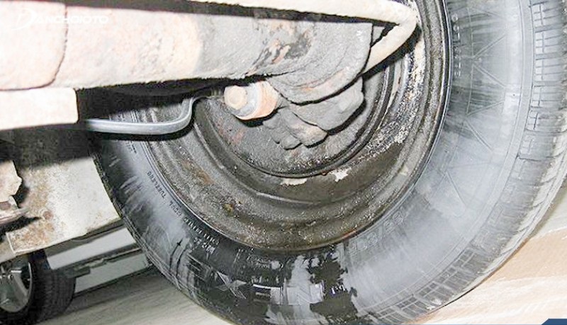 Xe tải bị rò rỉ dầu phanh