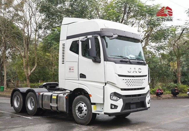 Xe đầu kéo JAC Q7 420 cầu láp với vẻ ngoài khỏe khoắn