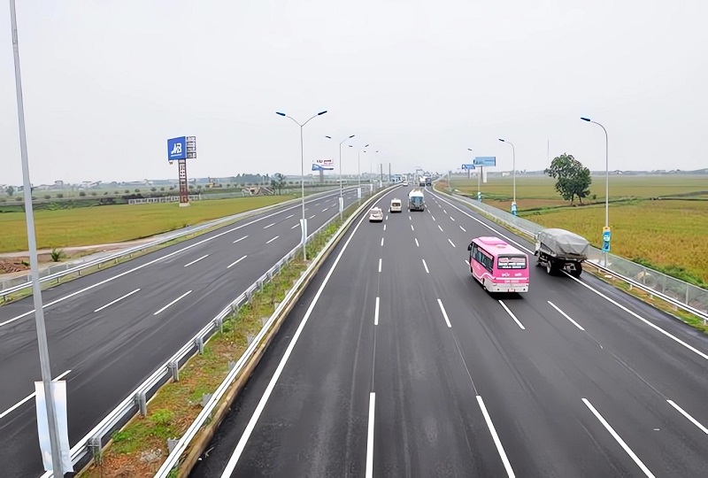 Luôn giữ khoảng cách an toàn với xe phía trước