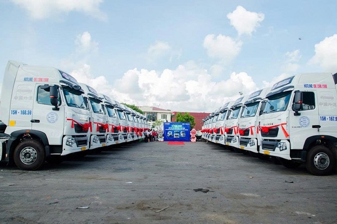 U-TRUCK bàn giao xe