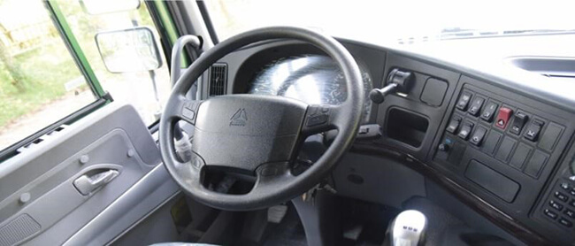 Nội thất cabin xe ben 10 tấn Howo V7G tiện nghi