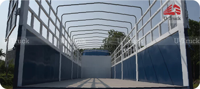 Xe được thiết kế với thùng rộng rãi và chịu được tải trọng lớn