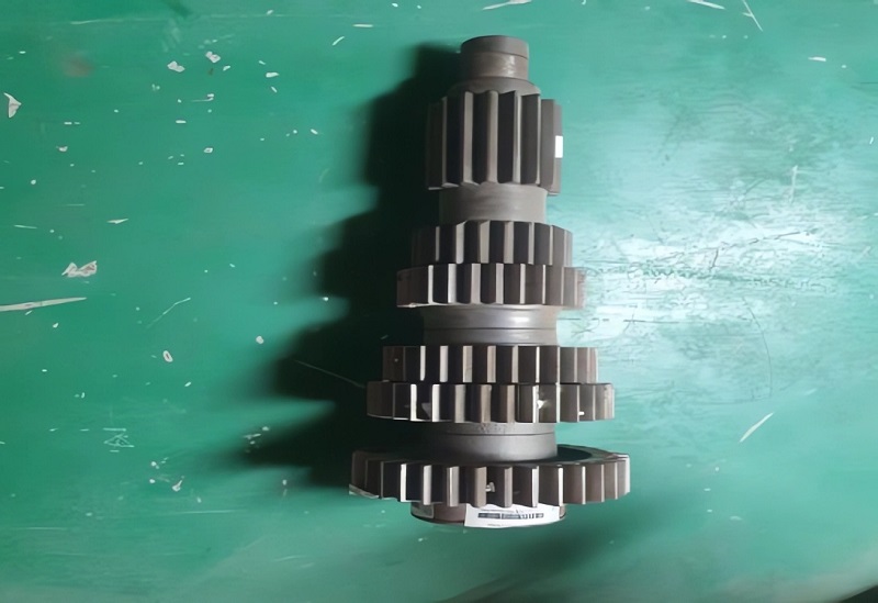 Trục thứ cấp trên hộp số HOWO